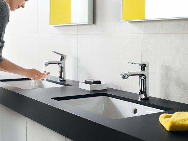 Смеситель Hansgrohe Metris 31285000 для раковины с гигиеническим душем